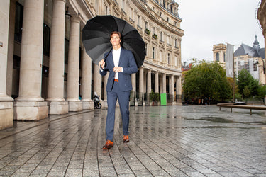 Einen Anzug mit einem Ledergürtel tragen - Melvin & Hamilton